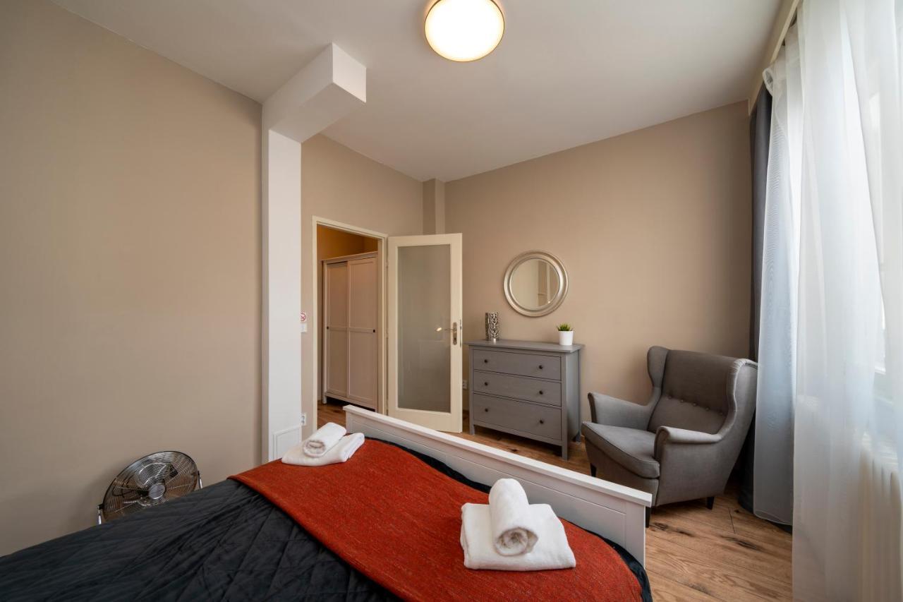 New Town - Apple Apartments Prague Luaran gambar
