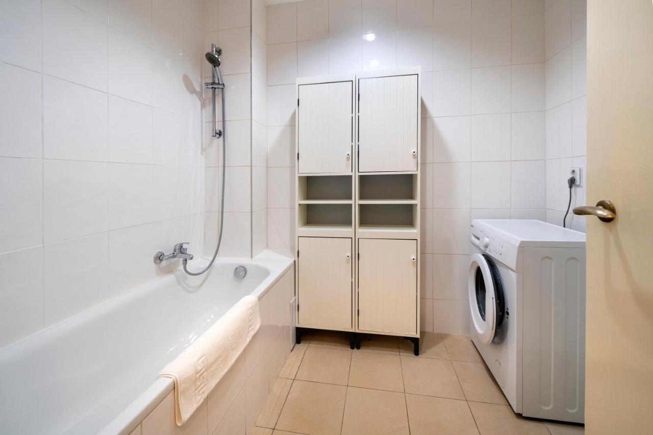 New Town - Apple Apartments Prague Luaran gambar