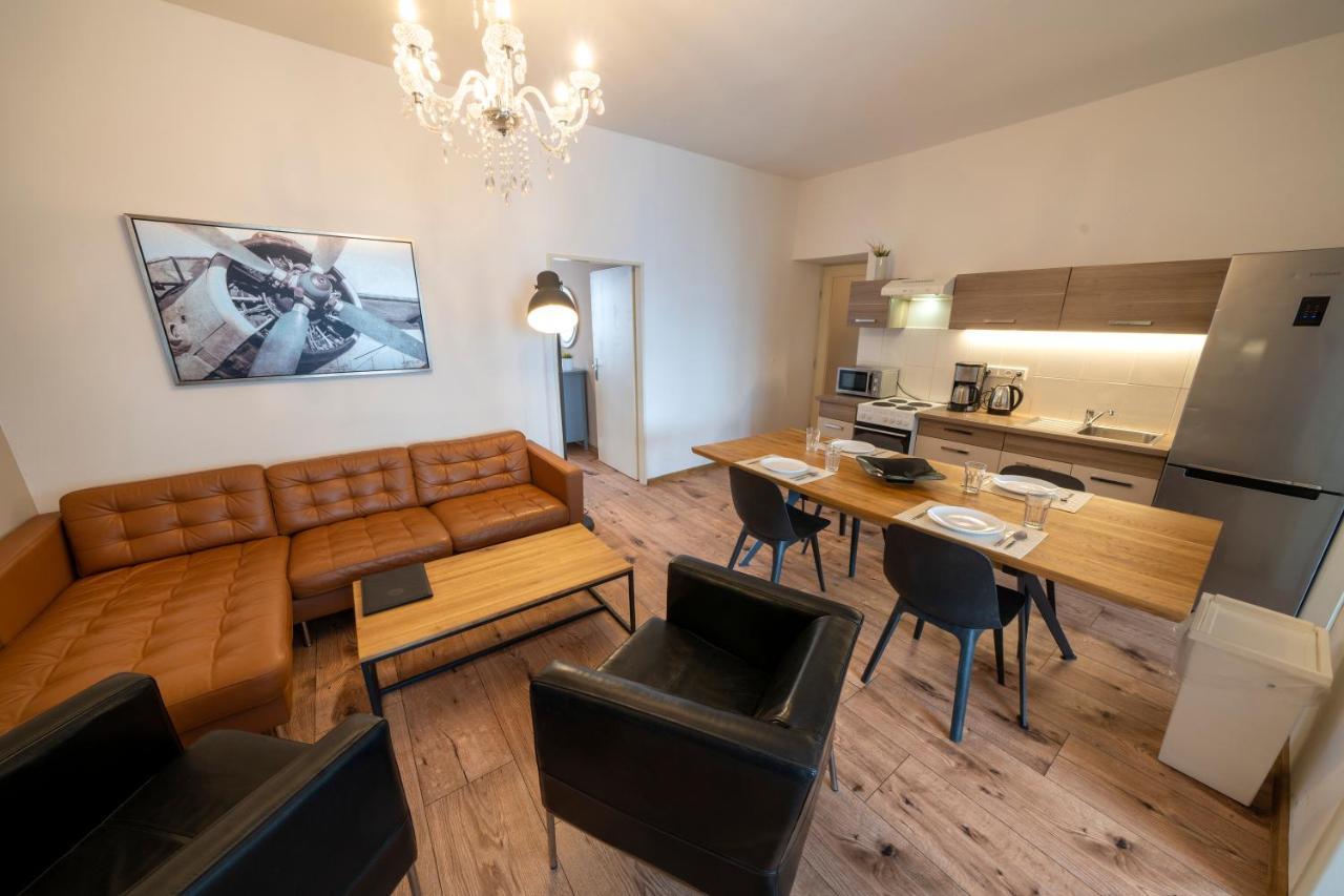 New Town - Apple Apartments Prague Luaran gambar