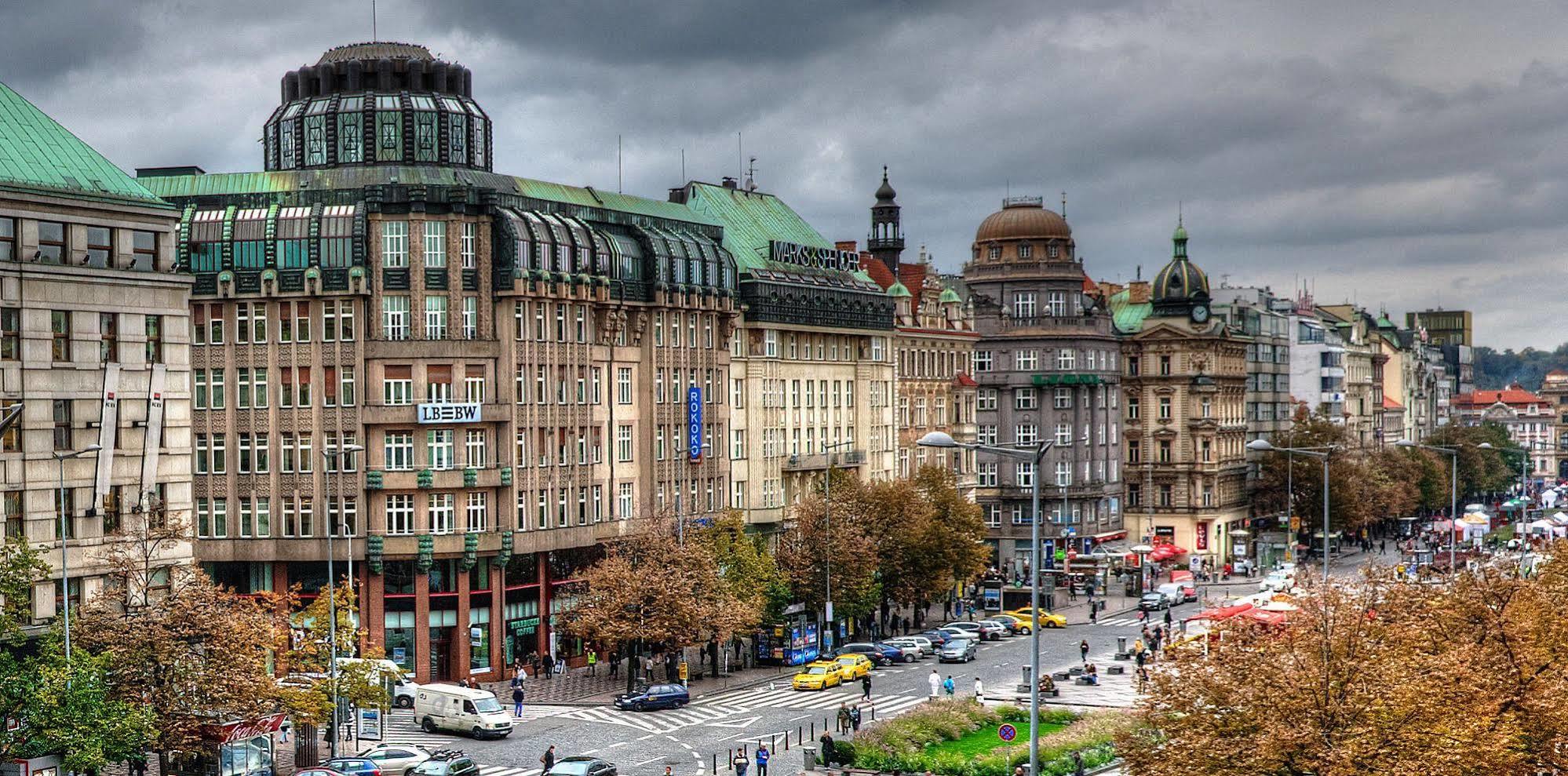New Town - Apple Apartments Prague Luaran gambar